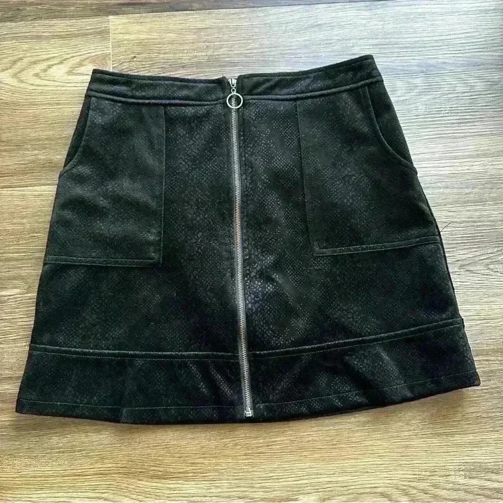 WYLDR Mini Skirt SZ S Black Velvet Look Animal Print Front Full Zip Grunge‎ Glam